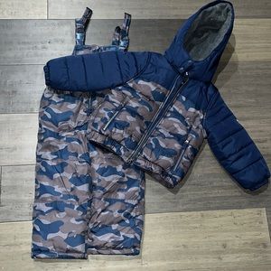 Oshkosh navy camo snowsuit 5T